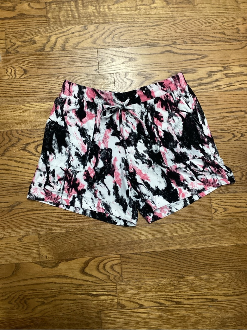 LulaRoe Jessica black and pink tie dye pull on elastic waist shorts Size Small